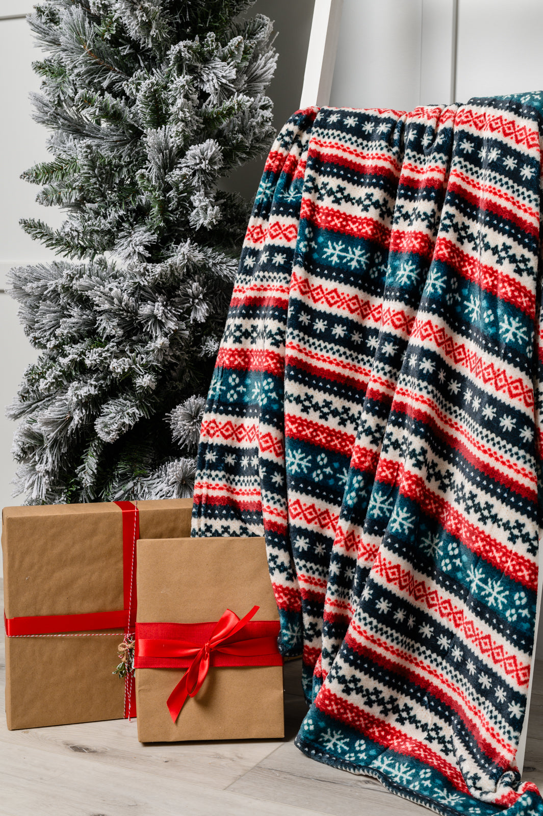 Holiday Fleece Blanket in Sweater Knit - Shop All Around Divas