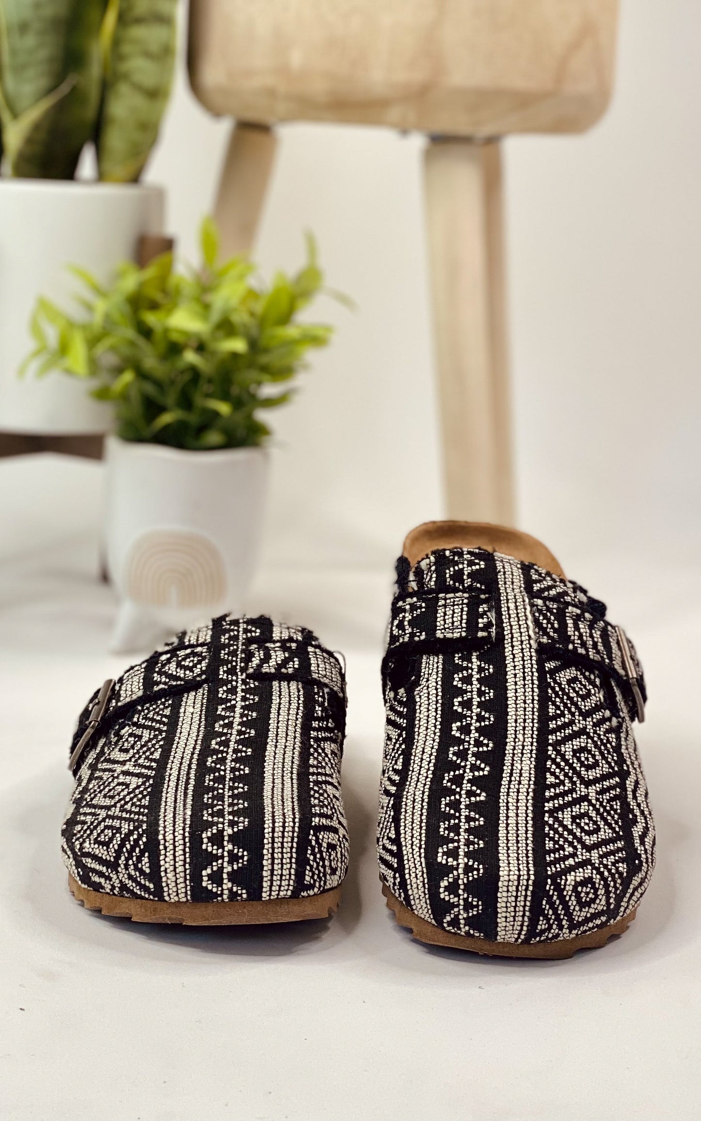 Picnic Shoe - Black - Very G Very G