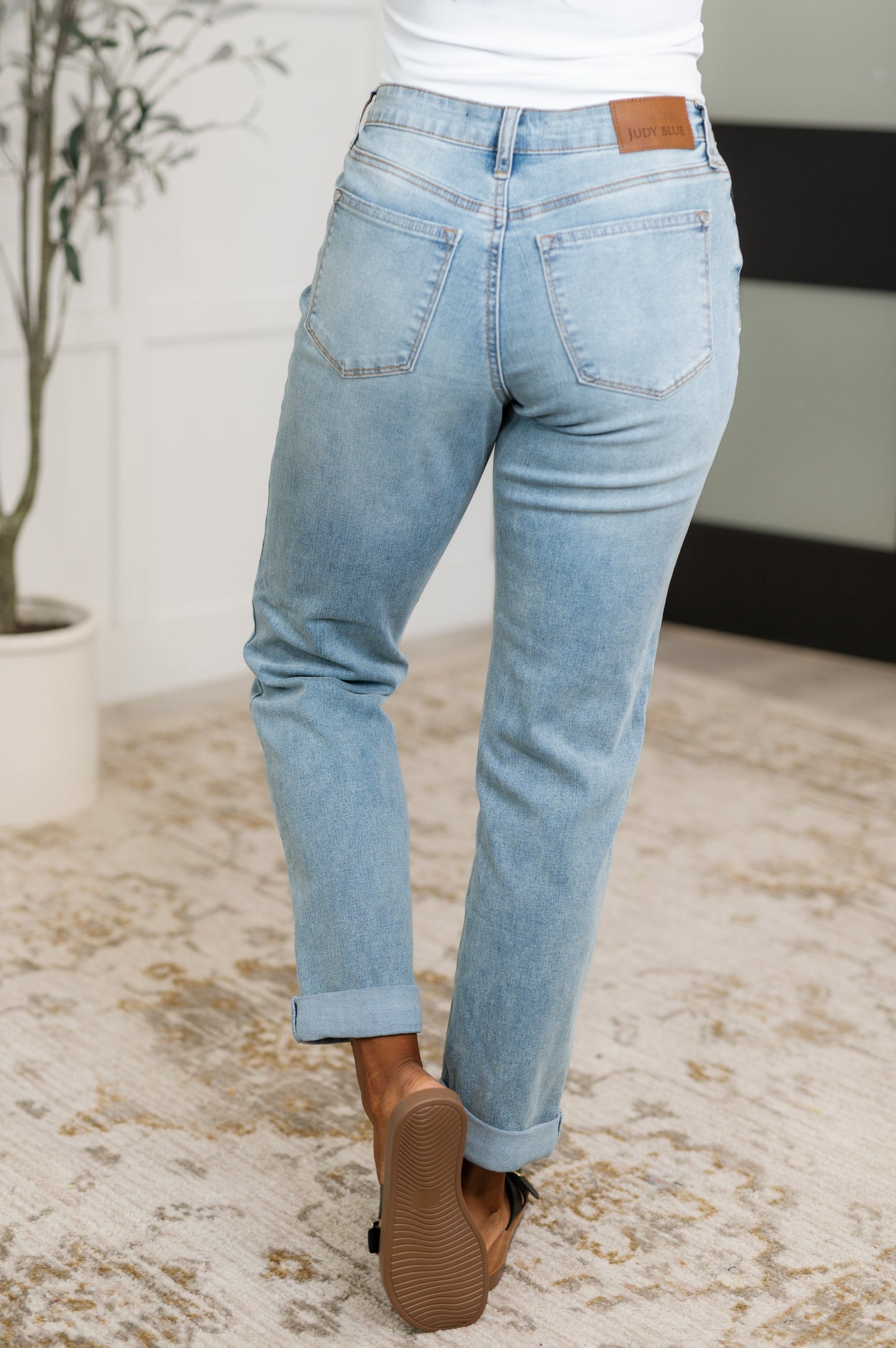 Cheyenne V-Front Cool Denim Boyfriend Jeans - JUDY BLUE
