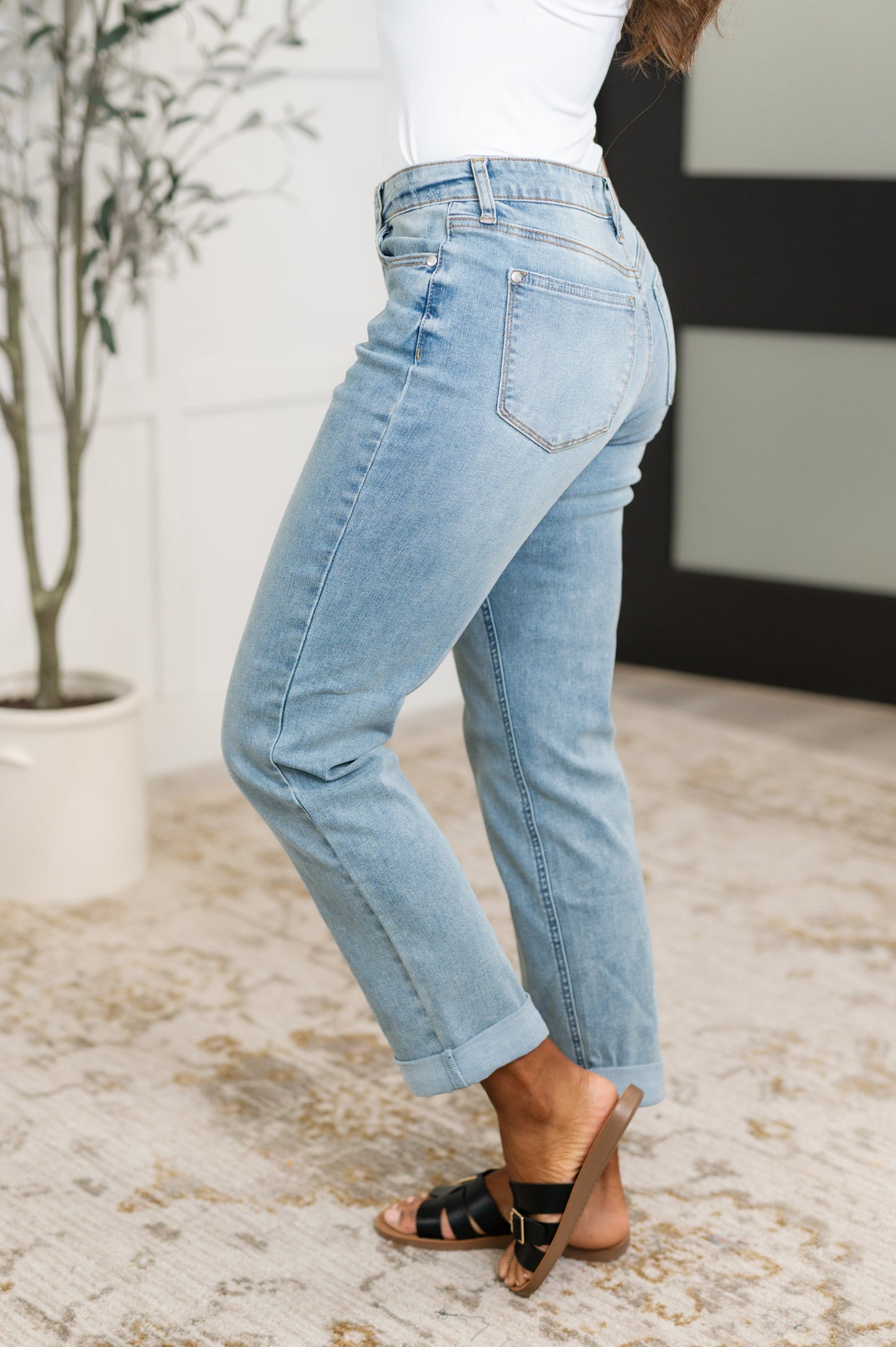 Cheyenne V-Front Cool Denim Boyfriend Jeans - JUDY BLUE