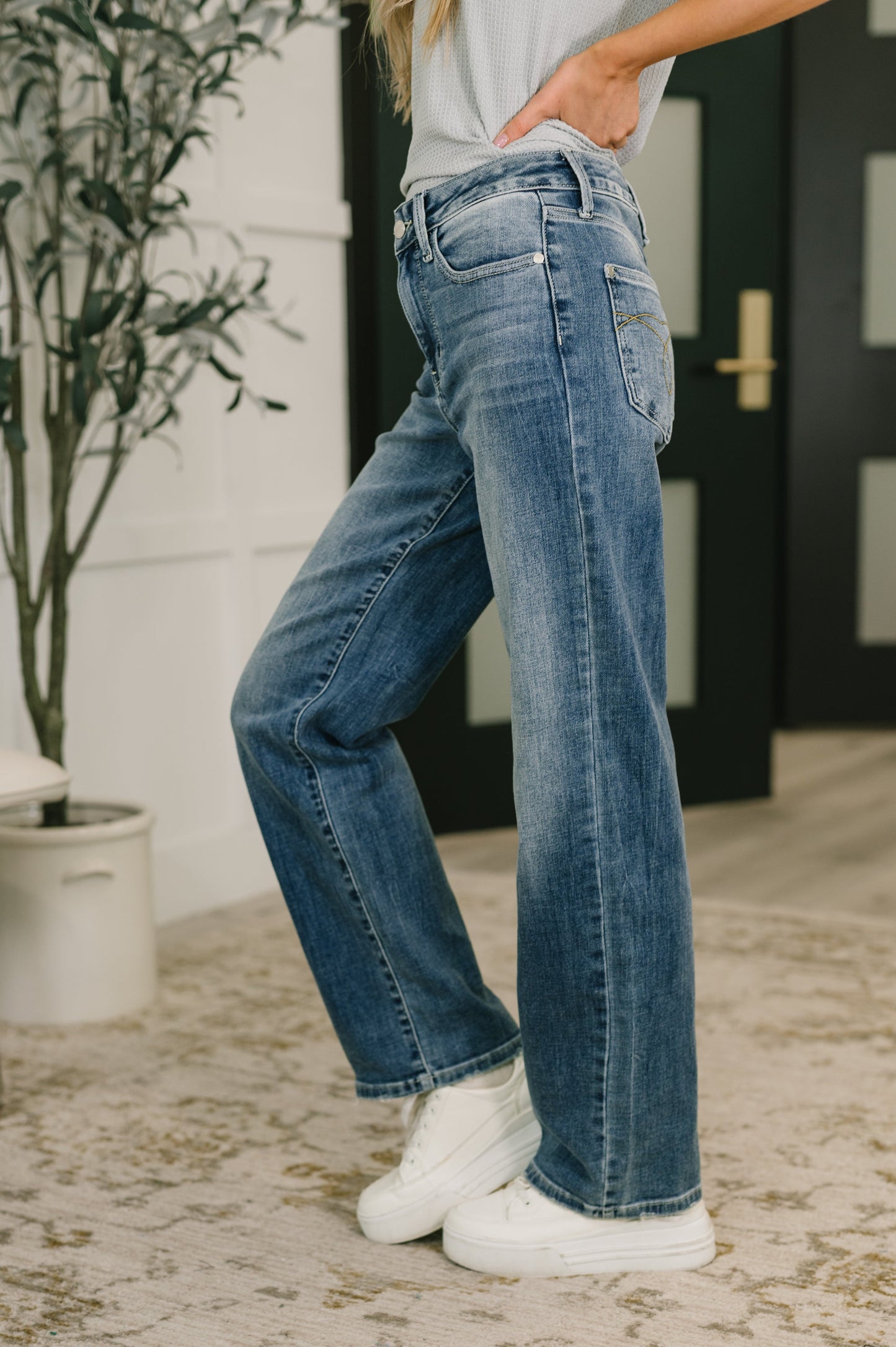 Holly Mid Rise Straight - JUDY BLUE