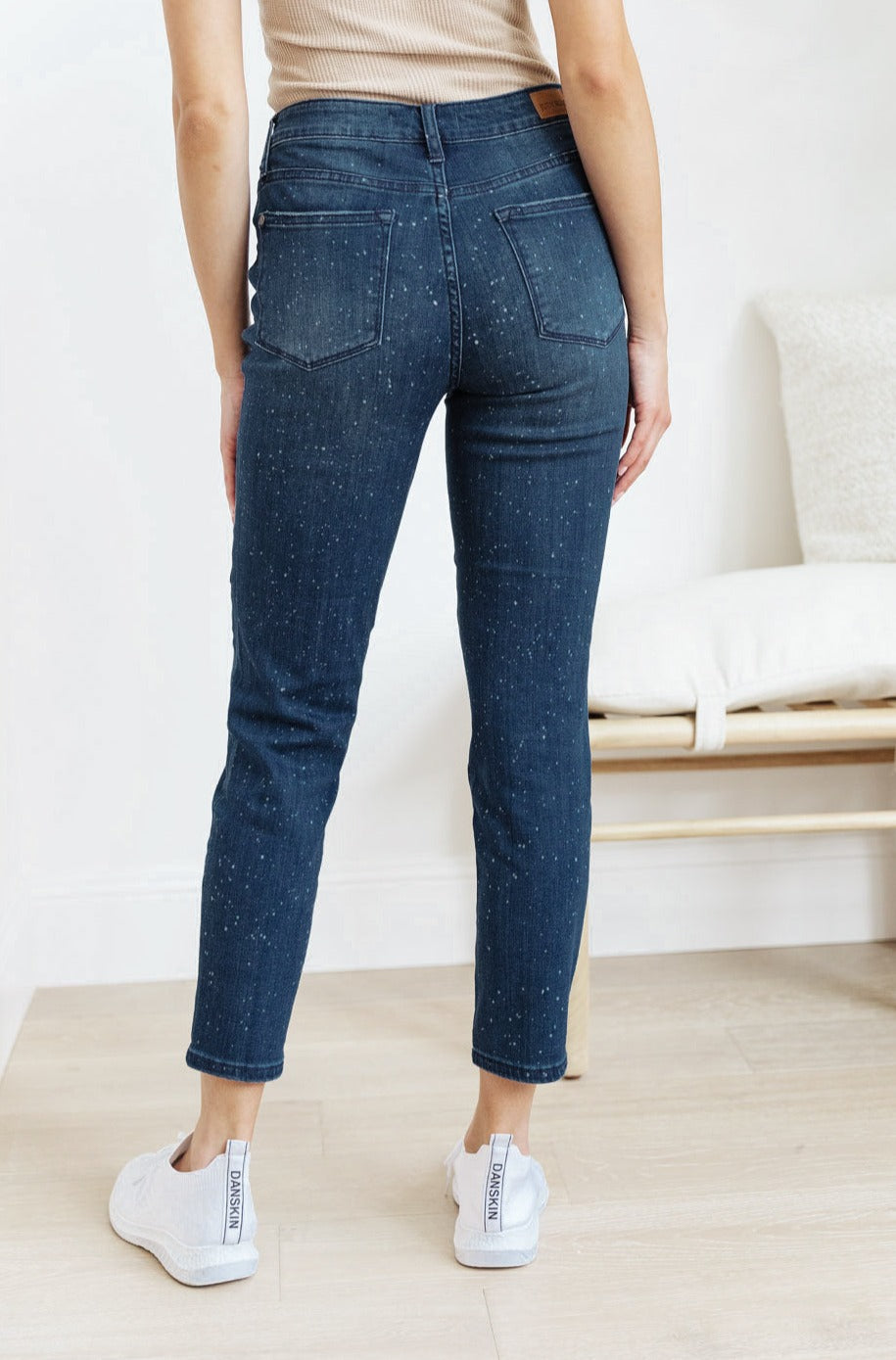 Mid-Rise Relaxed Fit Mineral Wash Jeans - Judy Blue