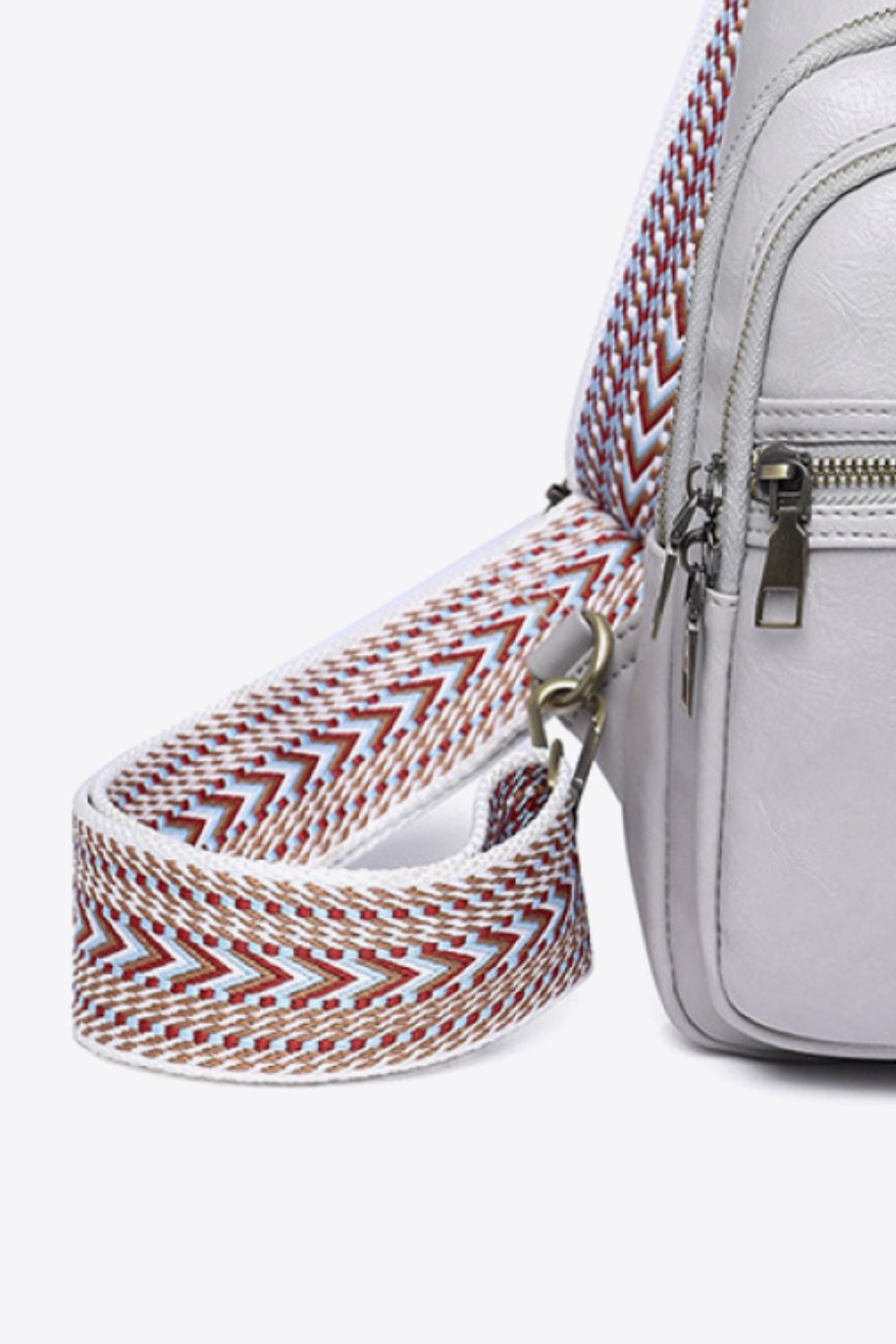 Slingbags, WHITE PRINTED SLING USED BAG ONLY FOR ₹50 OFFER PRICE. HURRY UP  GRAB IT. IT IS IN GOOD CONDITION.