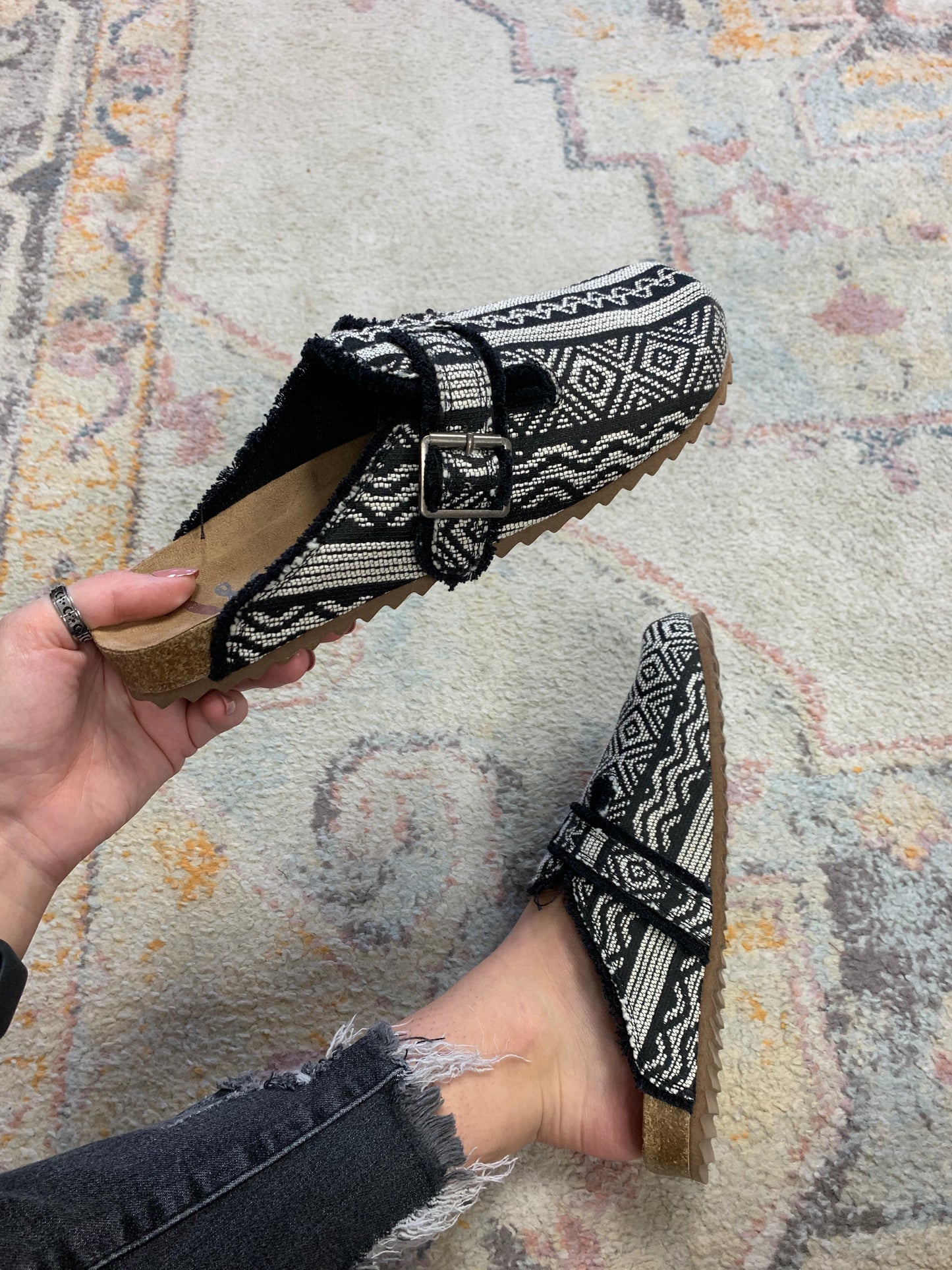 Picnic Shoe - Black - Very G